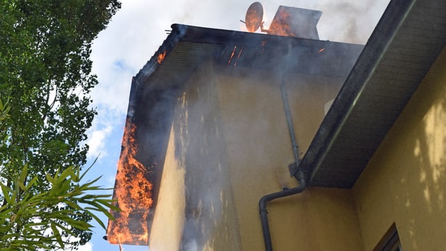 Flammen aus Haus Flammen aus Haus