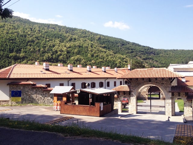 Klostereingang mit Hütte für Soldaten. Klostereingang mit Hütte für Soldaten.