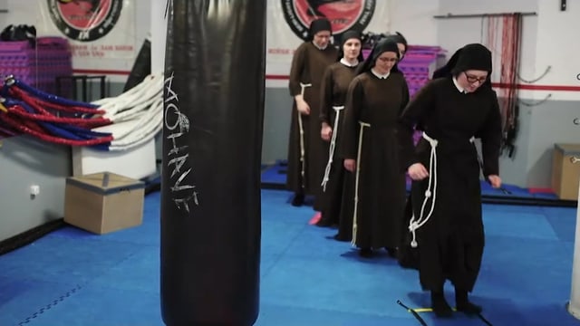 Kapuzinnerinnen beim Trainieren. Kapuzinnerinnen beim Trainieren.