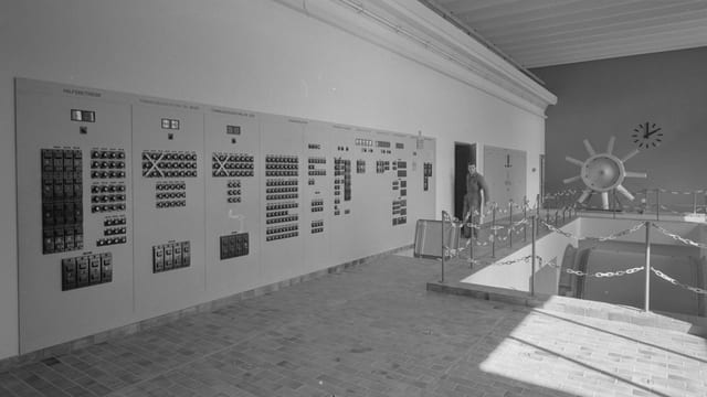 Die moderne Schaltzentrale bei der Eröffnung des Tunnels. Die moderne Schaltzentrale bei der Eröffnung des Tunnels.
