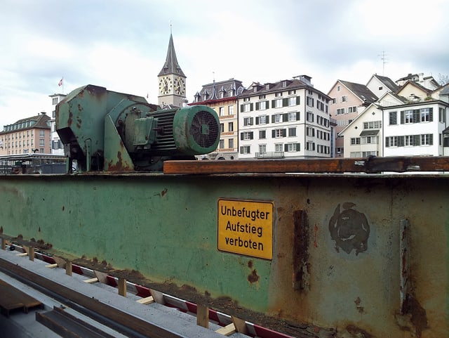 Schild: "unbefugter Aufstieg verboten"