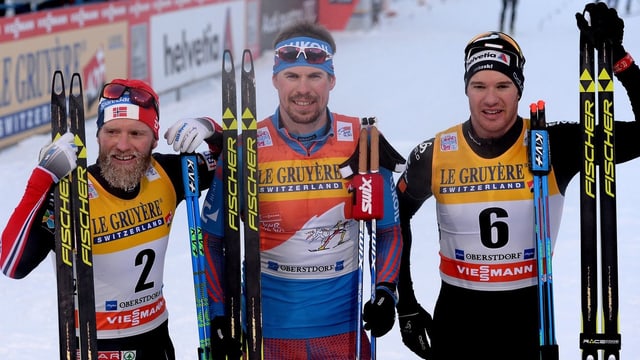 Ustjugow flankiert von Sundby und Cologna. Ustjugow flankiert von Sundby und Cologna.