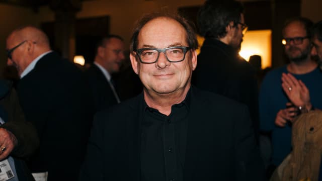 Ein Mann mit Brille, lachend. Ein Mann mit Brille, lachend.