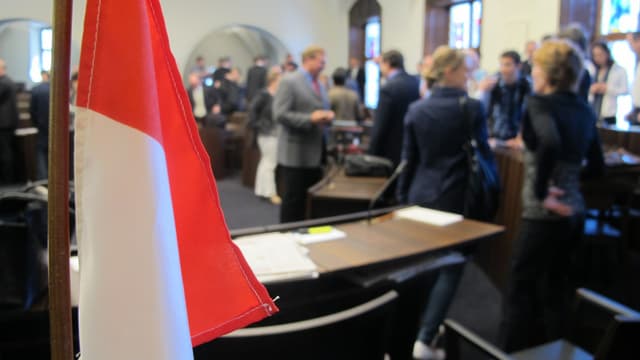 Kantonsratssaal mit Solothurner Fahne im Vordergrund Kantonsratssaal mit Solothurner Fahne im Vordergrund