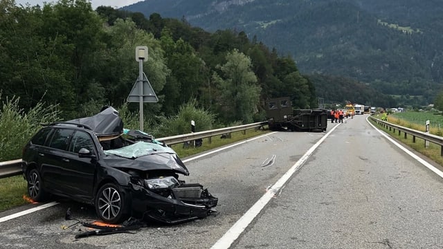 L'auto è vegnì demolì totalmain. L'auto è vegnì demolì totalmain.