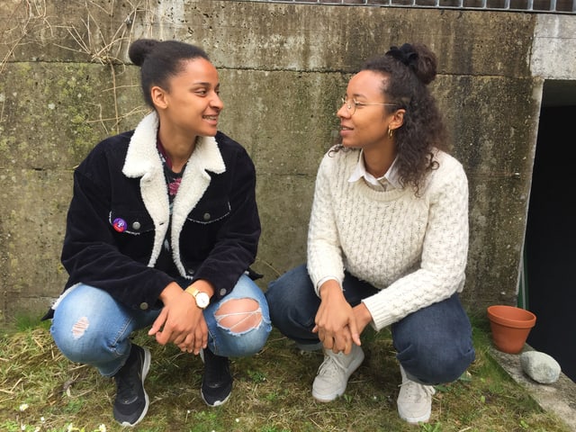 Sarah Akanji (links) und ihre Schwester Michelle. Und ja, sie haben noch einen Bruder. Sarah Akanji (links) und ihre Schwester Michelle. Und ja, sie haben noch einen Bruder.