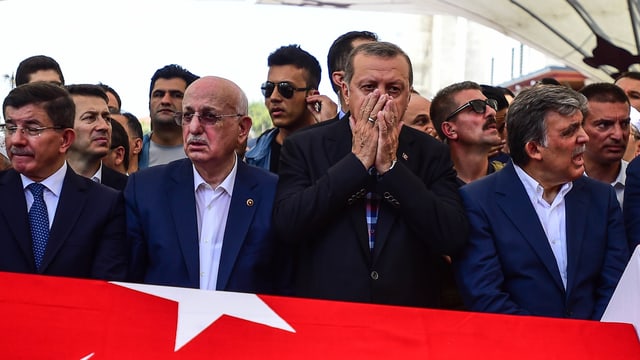 Gedenkveranstaltung für Opfer des Militärcoups, Istanbul, 17. Juli 2017. Gedenkveranstaltung für Opfer des Militärcoups, Istanbul, 17. Juli 2017.