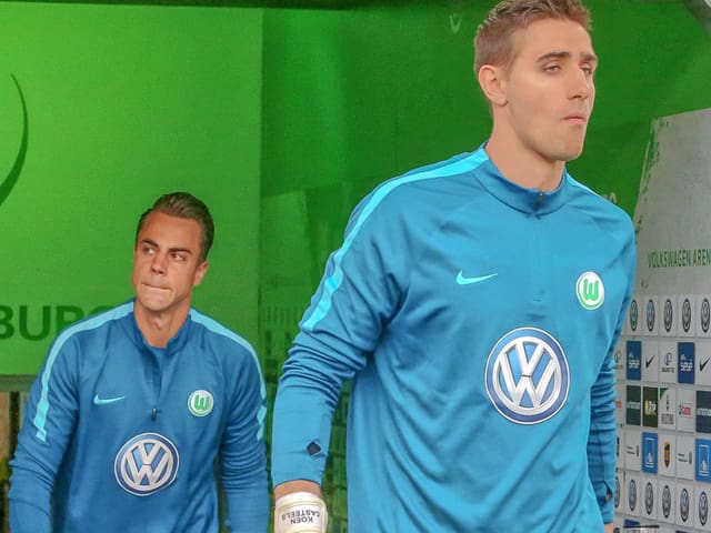 Diego Benaglio (links) kommt aus dem Spielertunnel
