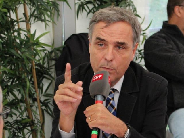Guy Morin mit SRF Mikrofon.