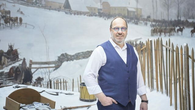 Historiker Patrick Deicher vor Bourbaki-Panorama-Gemälde Historiker Patrick Deicher vor Bourbaki-Panorama-Gemälde