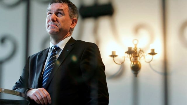 Weil das Bundeszwischenlager in absehbarer Zeit voll sein werde, liefen bereits seit einiger Zeit die Antragsarbeiten für die Bewilligung eines Erweiterungsbaus, sagte Baroke Geplant sei der Bau einer neuen Halle neben der bereits bestehenden. Die neue Halle soll Platz für 480 Container bieten. Damit würde sie in der alten Halle Platz für 3000 weitere Fässer schaffen. Das PSI rechnet mit Investitionskosten in Höhe von 7 Millionen Franken. Weil das Bundeszwischenlager in absehbarer Zeit voll sein werde, liefen bereits seit einiger Zeit die Antragsarbeiten für die Bewilligung eines Erweiterungsbaus, sagte Baroke Geplant sei der Bau einer neuen Halle neben der bereits bestehenden. Die neue Halle soll Platz für 480 Container bieten. Damit würde sie in der alten Halle Platz für 3000 weitere Fässer schaffen. Das PSI rechnet mit Investitionskosten in Höhe von 7 Millionen Franken.
