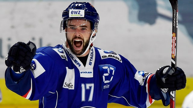 Ryan Shannon schreit auf dem Eis seine Freude heraus. Ryan Shannon schreit auf dem Eis seine Freude heraus.