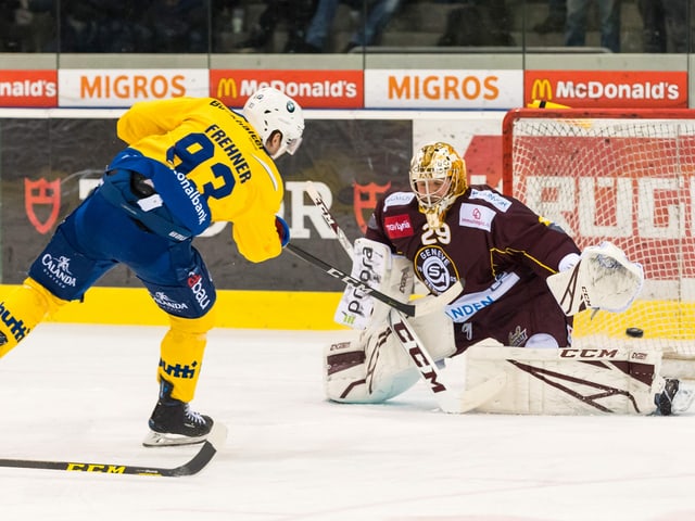 Robert Mayer in einem Spiel gegen den HC Davos. Robert Mayer in einem Spiel gegen den HC Davos.