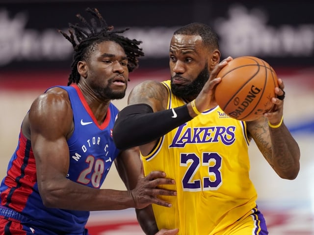 LeBron James verliert mit den Lakers LeBron James verliert mit den Lakers