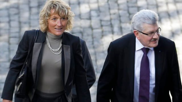 Susanne Hochuli und Roland Brogli auf der Strasse. Susanne Hochuli und Roland Brogli auf der Strasse.