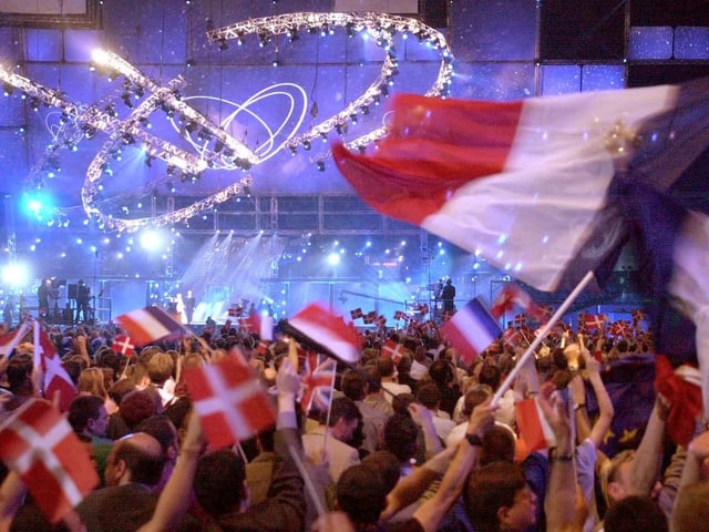 Blick aus dem Fansektor heraus auf die ESC-Bühne. Blick aus dem Fansektor heraus auf die ESC-Bühne.
