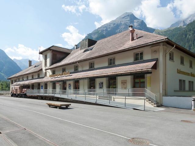 Bahnhofsgebäude mit Schriftzug "Bahnhofsmuseum"