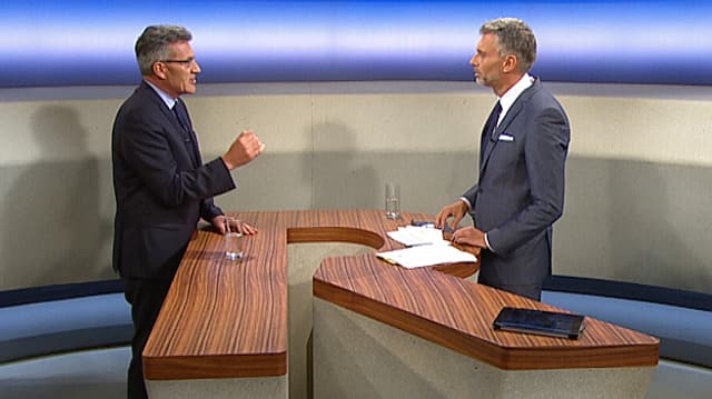 Pirmin Schwander (links) und Sandro Brotz (rechts) an der Theke der «Rundschau» Pirmin Schwander (links) und Sandro Brotz (rechts) an der Theke der «Rundschau»