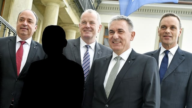 Mehrere Männer im Anzug Mehrere Männer im Anzug
