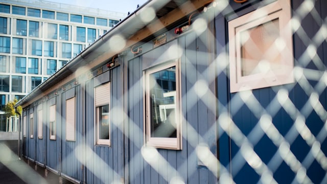 Container im Bundes-Asylzentrum. Container im Bundes-Asylzentrum.