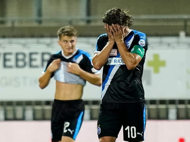 Fussballspieler enttäuscht Fussballspieler enttäuscht