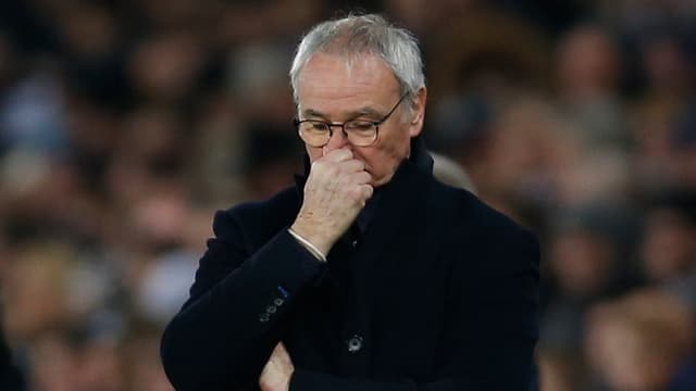 Claudio Ranieri greift sich frustriert an die Nase. Claudio Ranieri greift sich frustriert an die Nase.