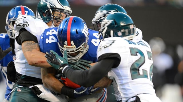Ausgebremst: Titelverteidiger New York Giants (hier Ahmad Bradshaw mit Nummer 44) verpassen die Playoffs. Ausgebremst: Titelverteidiger New York Giants (hier Ahmad Bradshaw mit Nummer 44) verpassen die Playoffs.