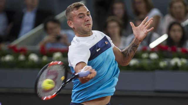 Dan Evans holt zum Schlag aus. Dan Evans holt zum Schlag aus.