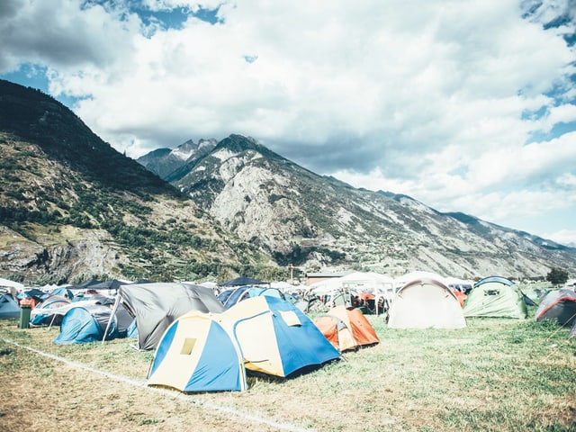 Man kann sie nur lieben, diese Camping-Kulisse!