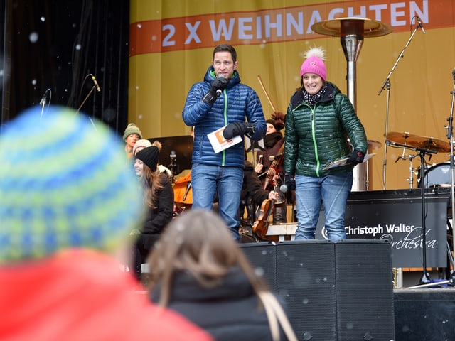 Riccarda Trepp und Adrian Küpfer auf der Bühne.