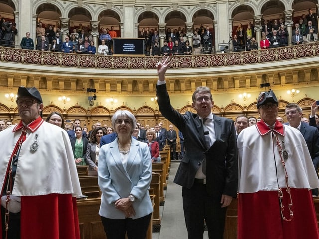 Albert Rusty ed Elizabeth Baum-Schneider: il 120° e il 121° Cancelliere federale alla cerimonia di giuramento.