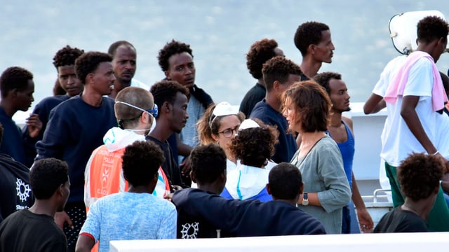 Flüchtlinge auf Schiff Flüchtlinge auf Schiff