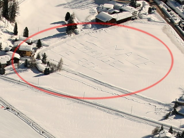 Im Schnee steht "Climate Change is real" Im Schnee steht "Climate Change is real"