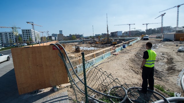 Mann auf Baustelle Mann auf Baustelle
