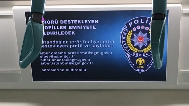 Bildschirm in der Metro von Istanbul. Bildschirm in der Metro von Istanbul.