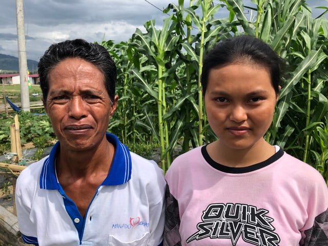 indonesisches Mädchen und ihr Vater indonesisches Mädchen und ihr Vater