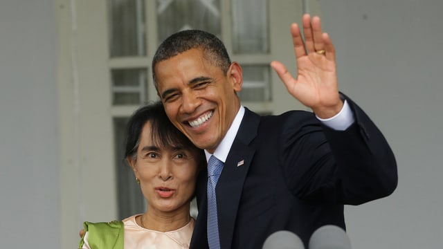 Barack Obama und die Friedensnobelpreisträgerin Aung San Suu Kyi. Barack Obama und die Friedensnobelpreisträgerin Aung San Suu Kyi.