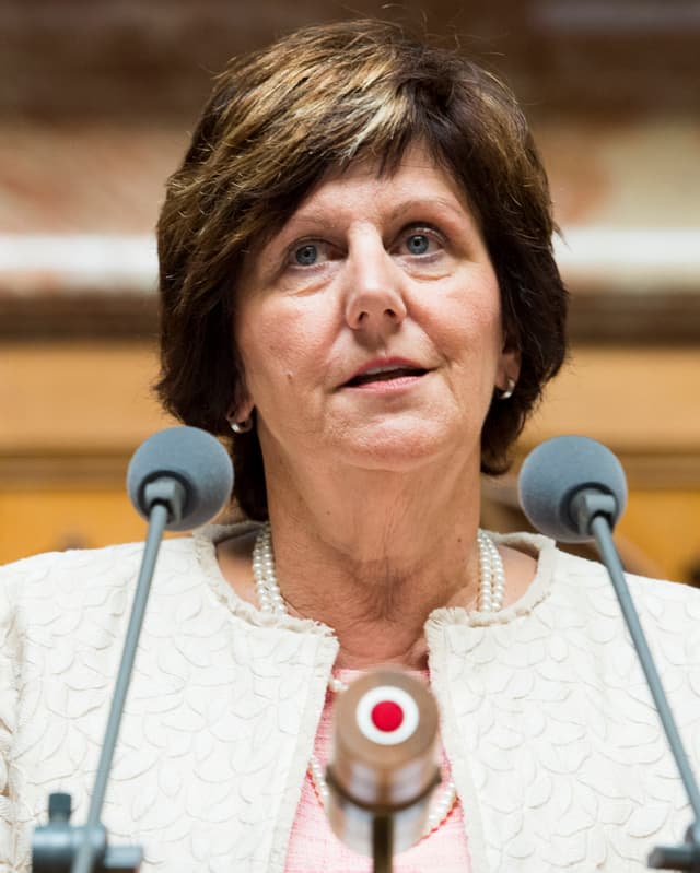 Glanzmann spricht am Rednerpult im Nationalrat. Glanzmann spricht am Rednerpult im Nationalrat.