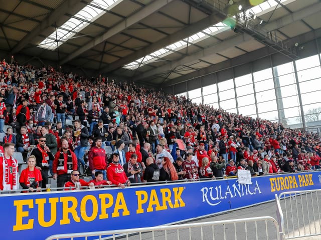 Volle Ränge in Freiburg