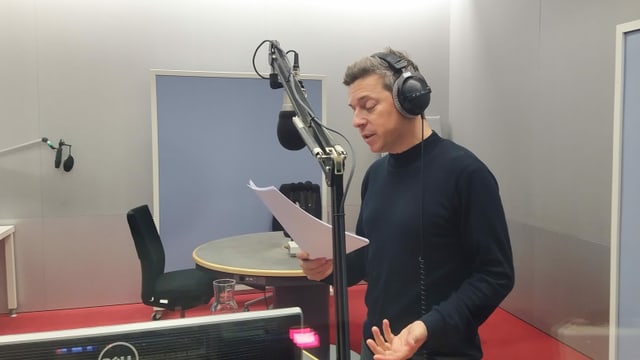 purtret da Spescha en il studio, co el legia ils impuls. purtret da Spescha en il studio, co el legia ils impuls.