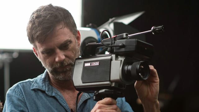 Paul Thomas Anderson bedient eine Kamera. Paul Thomas Anderson bedient eine Kamera.