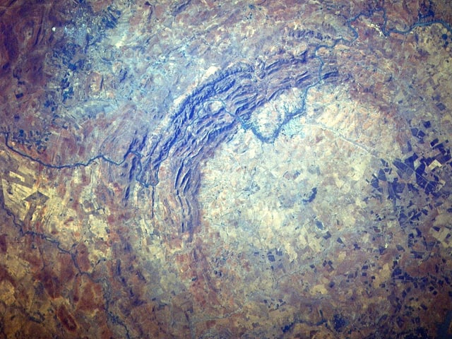 Das Satellitenfoto zeigt die aus dem Orbit sichtbaren Reste des Vredefort-Kraters in Südafrika. Das Satellitenfoto zeigt die aus dem Orbit sichtbaren Reste des Vredefort-Kraters in Südafrika.