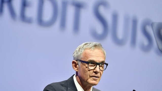 Urs Rohner steht auf einem Podium und spricht ins Publikum. Urs Rohner steht auf einem Podium und spricht ins Publikum.