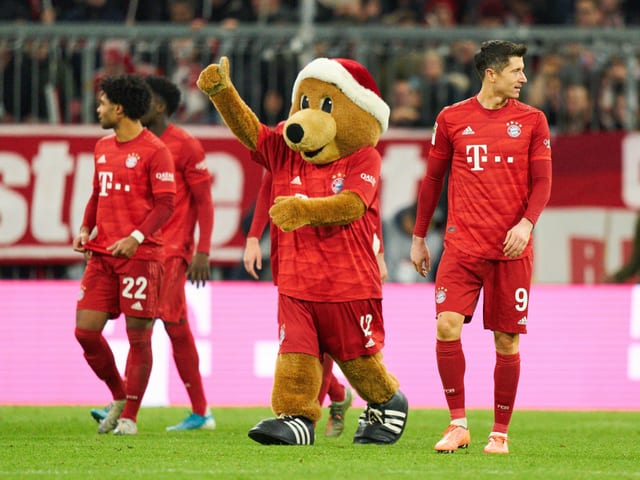 Am Ende können die Münchner mit Maskottchen Bernie aber einen 6:1-Sieg feiern.