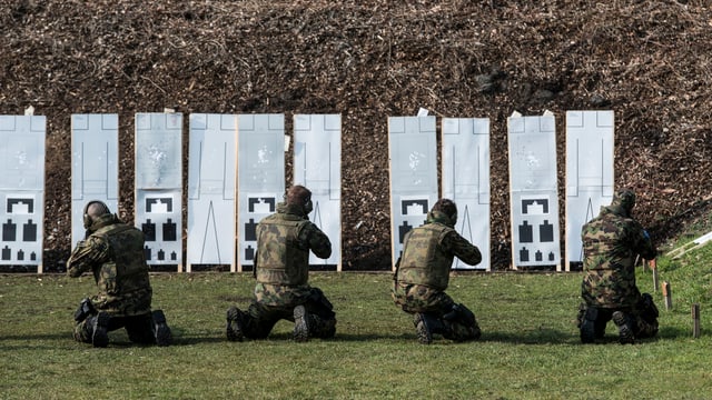 Schiessende Soldaten Schiessende Soldaten