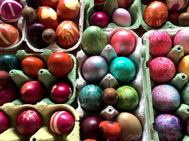 Viele, viele bunte Eier.