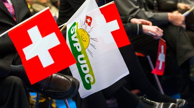 Fähnchen Schweiz und SVP Fähnchen Schweiz und SVP