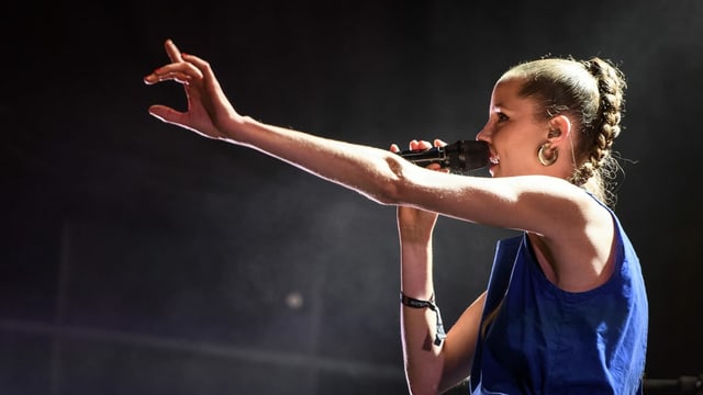 Steff la Cheffe, Rapperin aus Bern bei einem Auftritt Steff la Cheffe, Rapperin aus Bern bei einem Auftritt