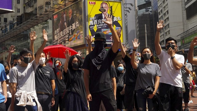 Demonstranten mit Maske in Hongkong Demonstranten mit Maske in Hongkong