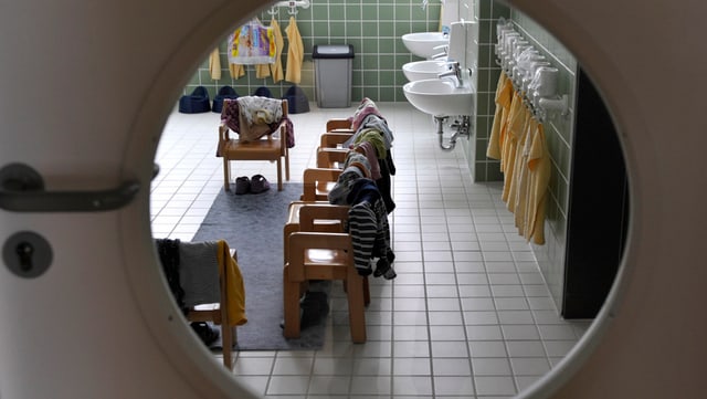 Blick in einen Waschraum einer Kinderkrippe (in Deutschland) Blick in einen Waschraum einer Kinderkrippe (in Deutschland)